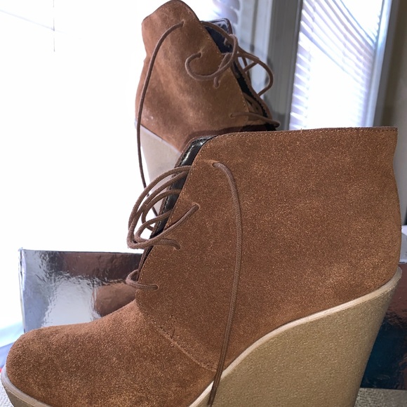 Kelsi Dagger - Picture 2 of 4